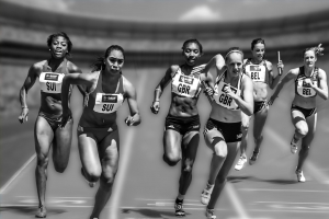 Emotionale Gesichter bei Sprinterinnen im Zieleinlauf