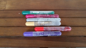 Glitter-Deco-Stifte von Tesa in unterschiedlichen Farben