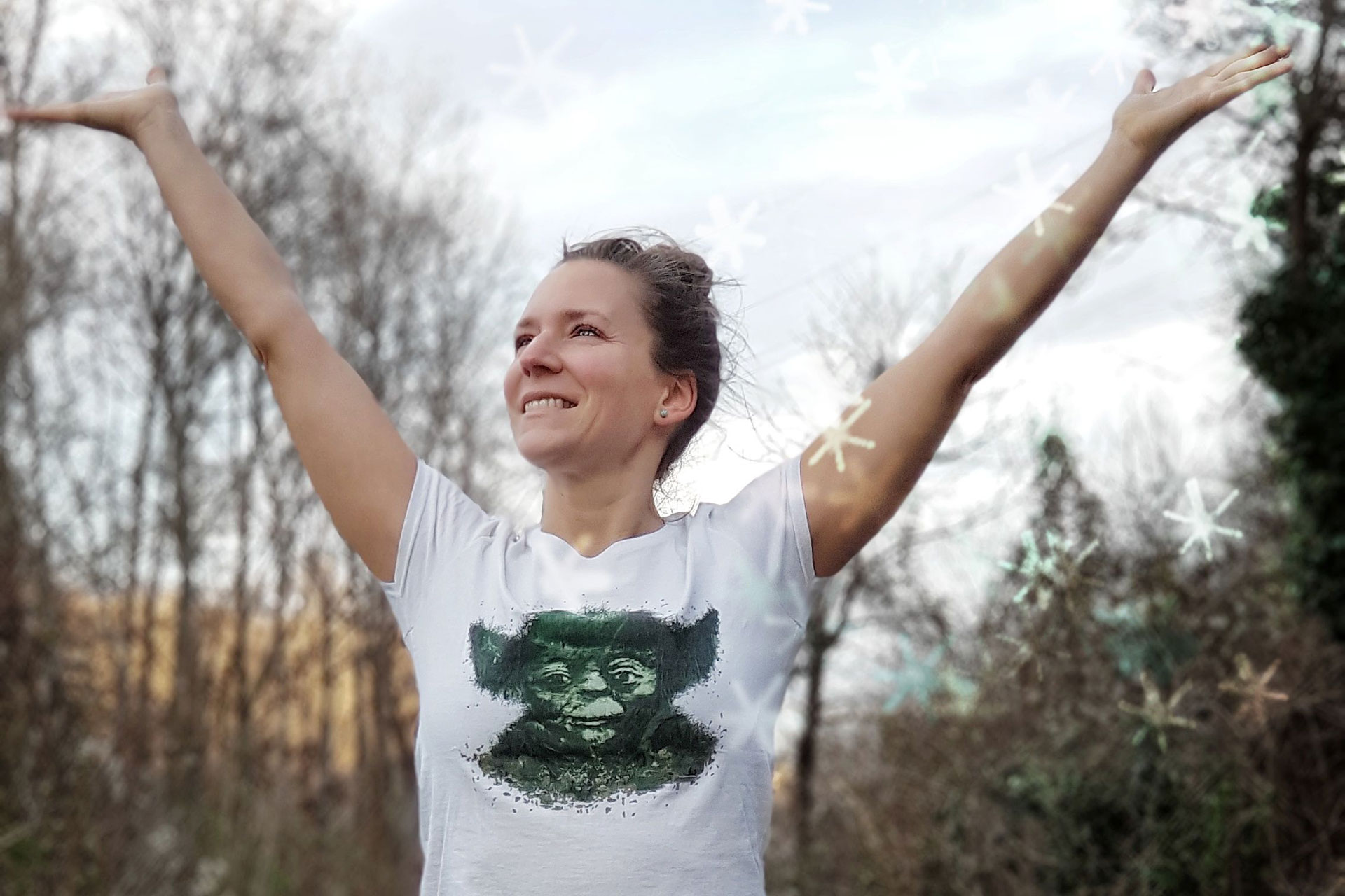 Fitnessbloggerin Bernadette Hörner genießt die winterliche Kälte im T-Shirt